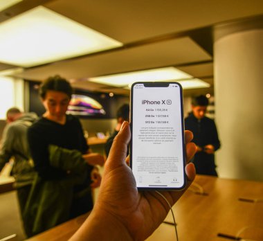 Apple Store 'da yeni iPhone ürünü 