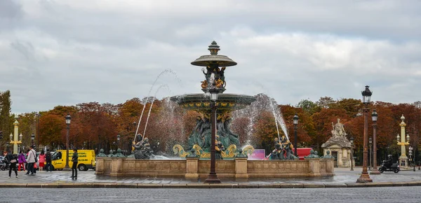 Fontana d'arte a La Concorde Square di Parigi — Foto Stock