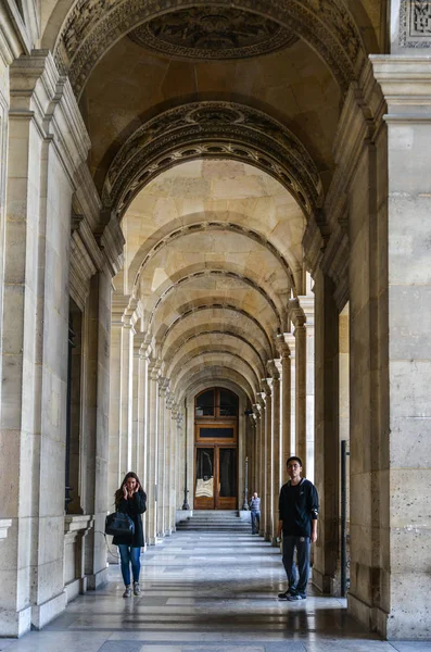 フランス、パリのルーブル美術館の眺め — ストック写真