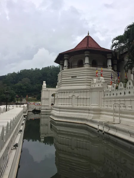 Tempel der heiligen Zahnreliquie in kandy, sri lanka. — Stockfoto