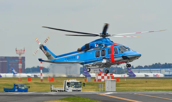 AgustaWestland AW139 Chiban poliisista — kuvapankkivalokuva