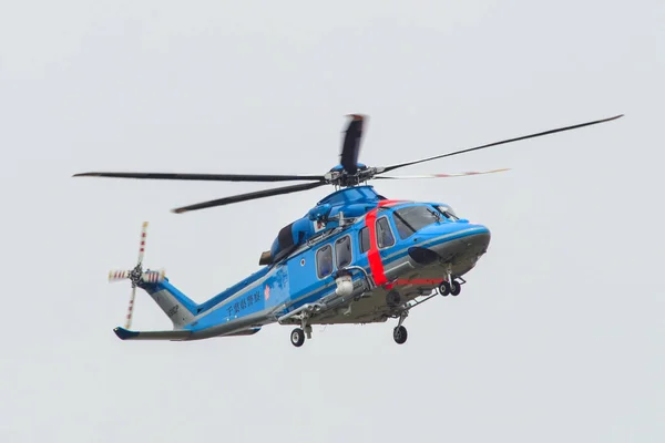 AgustaWestland AW139 Chiban poliisista — kuvapankkivalokuva