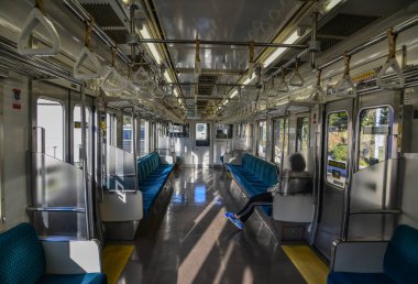 Japonya, Nagoya 'da küçük bir trenin içinde.