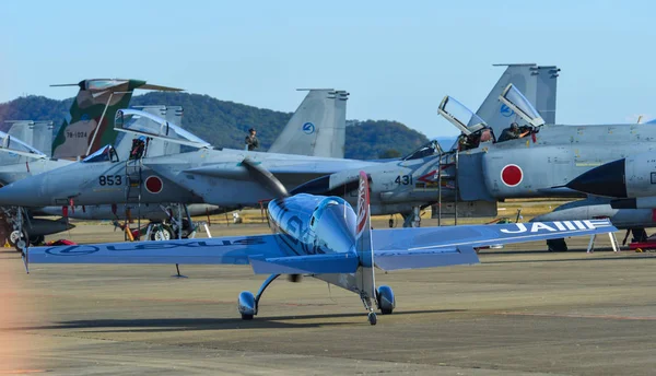 岐阜基地に展示する軍用機 — ストック写真