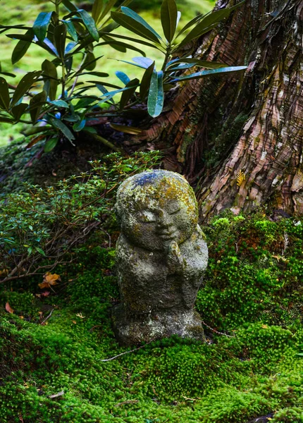 Gülen Jizo Bosatsu 'nun taş heykeli — Stok fotoğraf