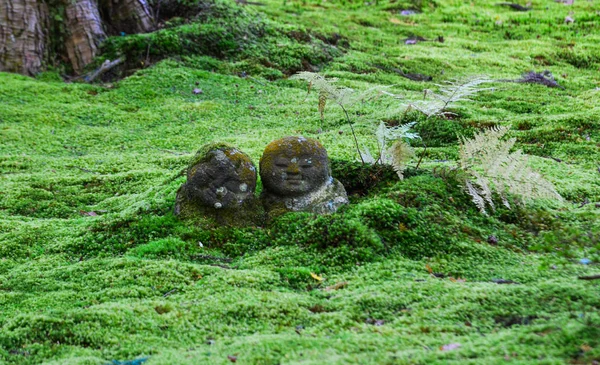 Gülen Jizo Bosatsu 'nun taş heykeli — Stok fotoğraf