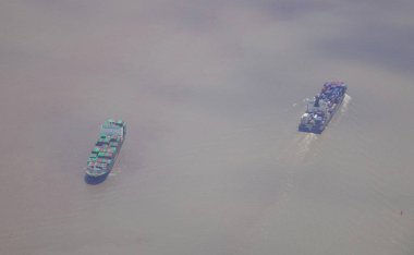 kargo gemisi denizde