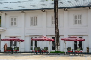 Güzel bir küçük otel önden görünümü