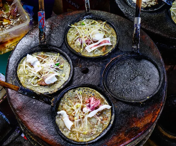 В "єтнамський млинець (Banh Xeo).) — стокове фото