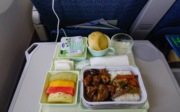 Food served on board of economy class — Stock Photo, Image