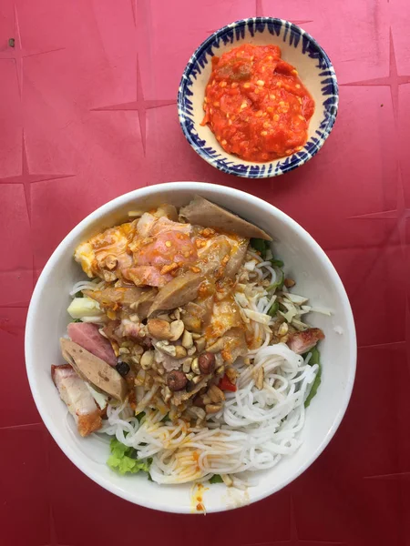 Fideos tradicionales con cerdo (Bun Mam ) — Foto de Stock