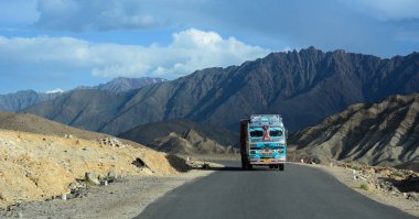 Ladakh Dağı yolu, Kuzey Hindistan 