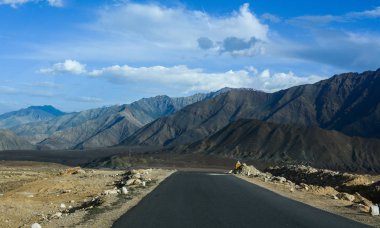 Ladakh Dağı yolu, Kuzey Hindistan 