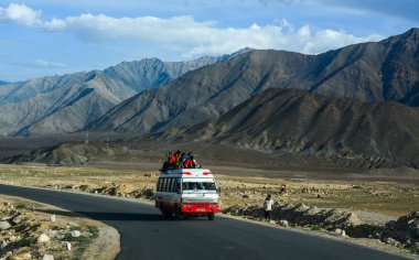 Ladakh Dağı yolu, Kuzey Hindistan 