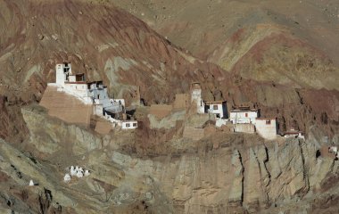 Ladakh, Hindistan 'daki güzel Tibet köyü.