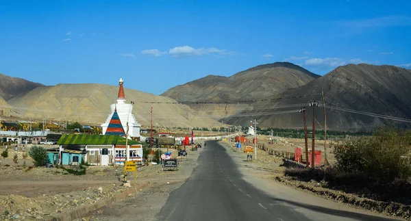 Strada di montagna del Ladakh, India settentrionale — Foto Stock