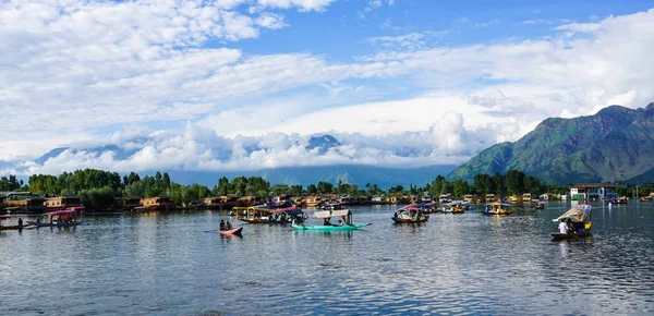Paisaje del lago Dal en Srinagar, India — Foto de Stock