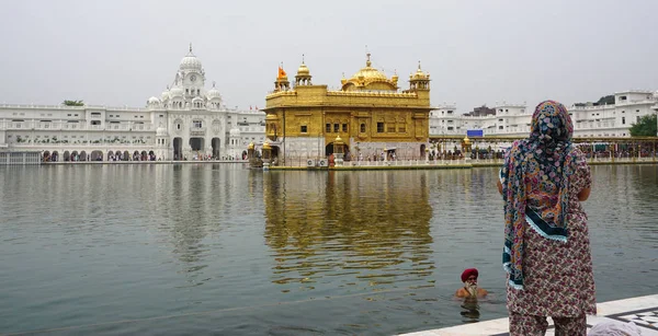 Tempio d'oro di amritsar, India — Foto Stock