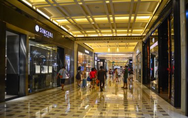 Marina Bay Sands alışveriş merkezinin içi