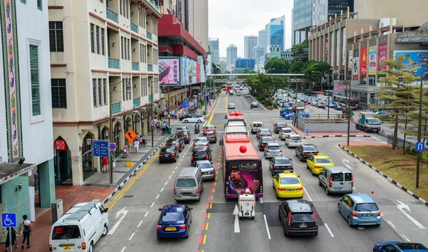 Trafik vid rusningstid i Chinatown, Singapore — Stockfoto