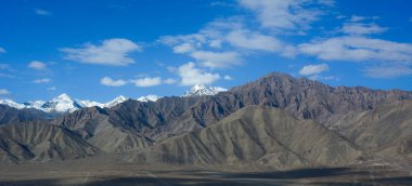 Ladakh, Hindistan 'ın dağ manzarası. 