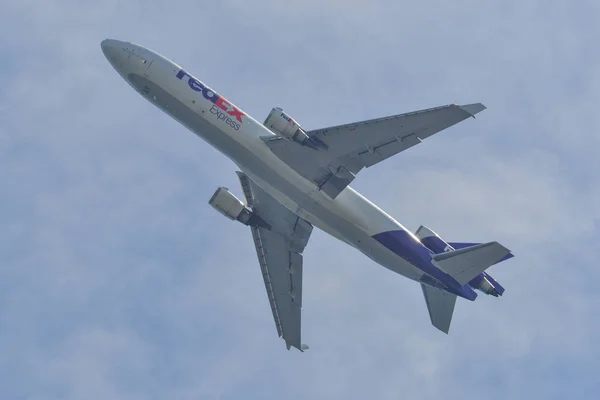 Aereo in decollo dall'aeroporto — Foto Stock