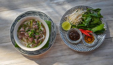 Kahvaltıda sağlıklı yemek. 