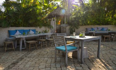 Lüks restoranda mobilyalar.