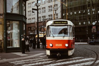 Çek Cumhuriyeti 'nin Prag kentindeki Retro Tramvayı