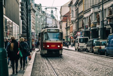 Çek Cumhuriyeti 'nin Prag kentindeki Retro Tramvayı