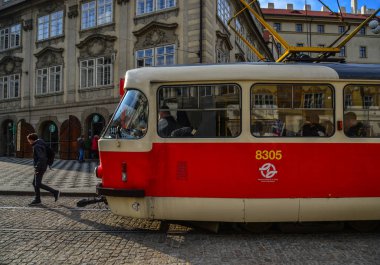 Çek Cumhuriyeti 'nin Prag kentindeki Retro Tramvayı
