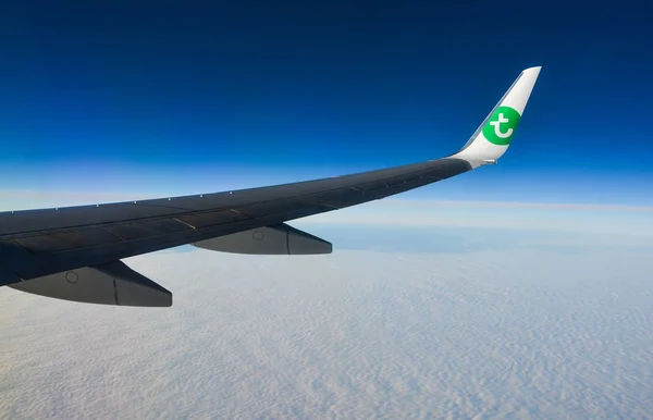 Wing of Boeing 737-800 airplane — Stock Photo, Image