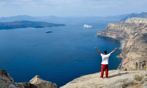 Greec, Santorini 에서 즐기고 있는 젊은이 — 스톡 사진