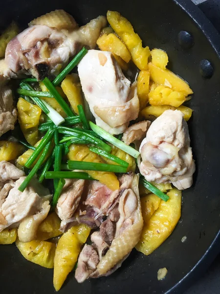 Pollo fritto con ananas — Foto Stock