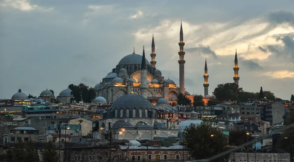 Starověká mešita za soumraku v Istanbulu, Turecko — Stock fotografie