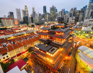 Buda 'nın Diş Kalıntısı Tapınağı' nın gece sahnesi