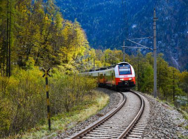 Turistik tren Avusturya Hallstatt, çalışan