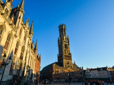 Bruges 'ün tarihi merkezinde pazar meydanı