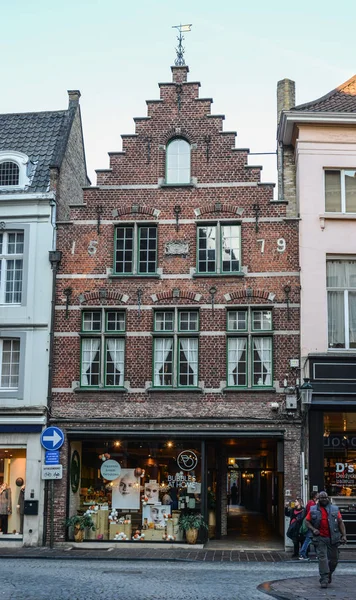 Edifícios antigos em Bruges, Bélgica — Fotografia de Stock