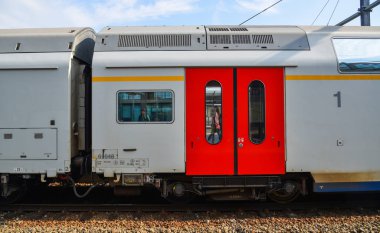 Brugge Tren İstasyonu 'na bir tren geliyor.