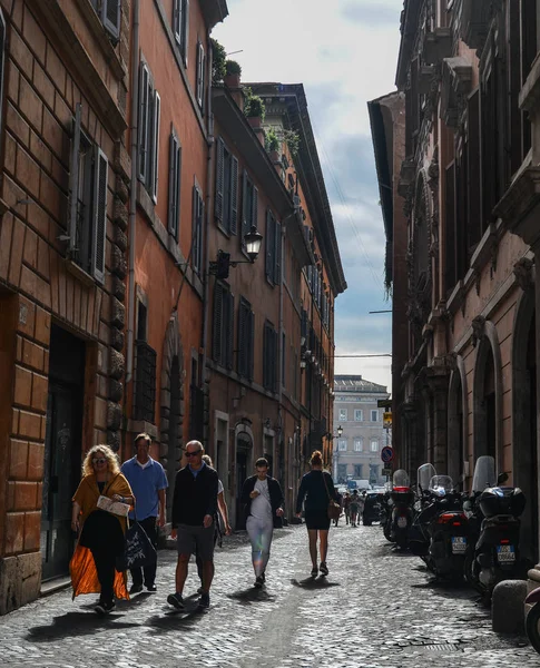 Romana vecchia bella casa con sculture — Foto Stock