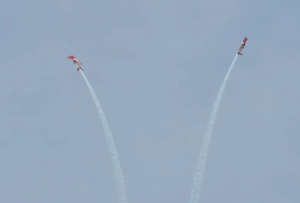 Turboélice aeronaves de motor leve voando no ai — Fotografia de Stock