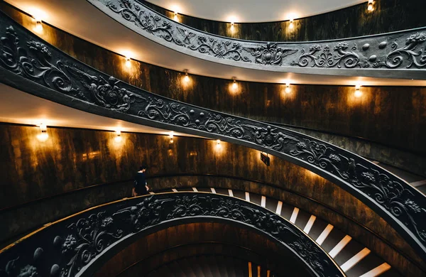 Escalera de Bramante en los Museos Vaticanos — Foto de Stock