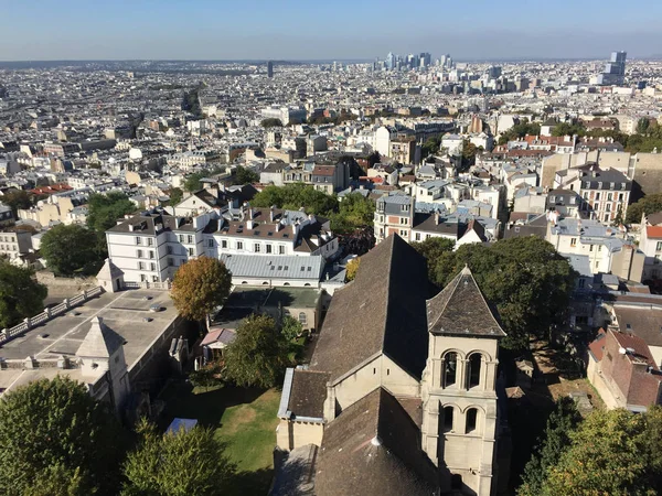 典型的な建物を持つパリの空中ビュー — ストック写真