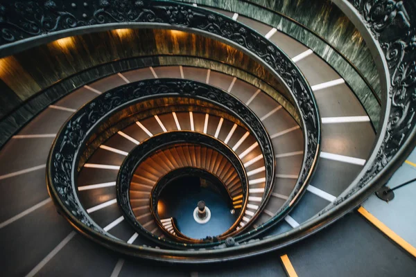 Escalera de Bramante en los Museos Vaticanos — Foto de Stock