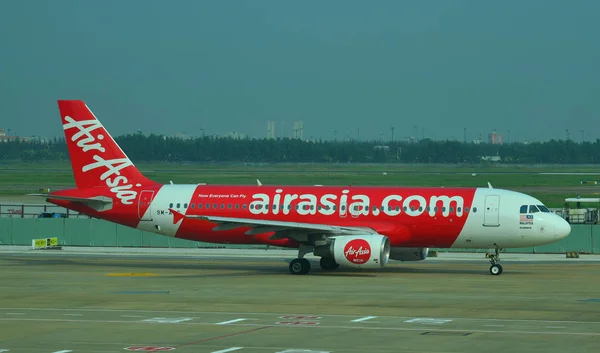 Aereo passeggeri in aeroporto — Foto Stock