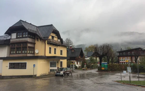 Small village at rainy day in Hallstatt, Austria — Stok fotoğraf