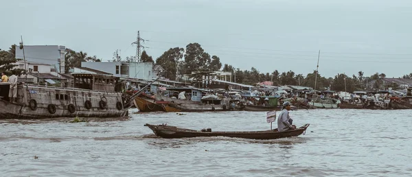 Mercato galleggiante Cai Rang a Can Tho, Vietnam — Foto Stock