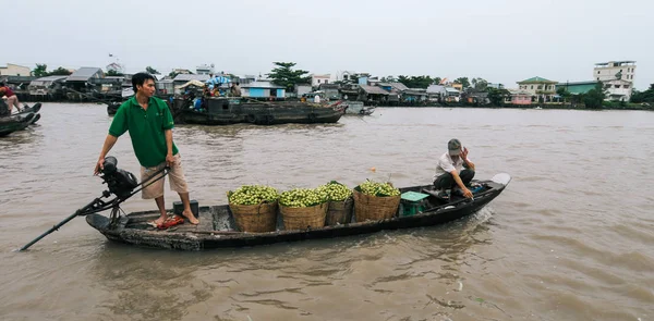 Рынок плавучих средств Cai Floating в Кантхо, Вьетнам — стоковое фото