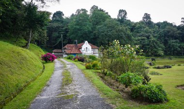 Yazın dağdaki antik villalar 